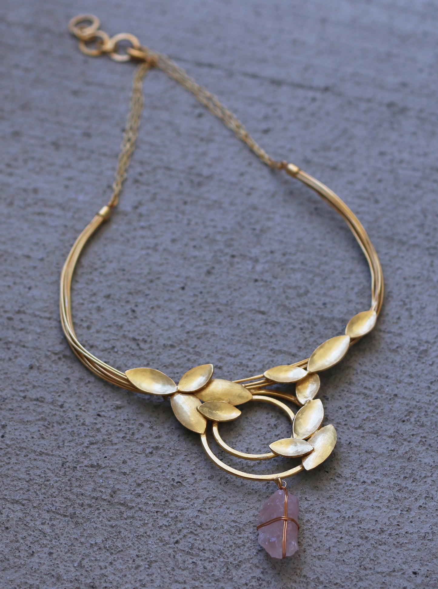 COIL LEAF CHOKER - The Glam Harbor