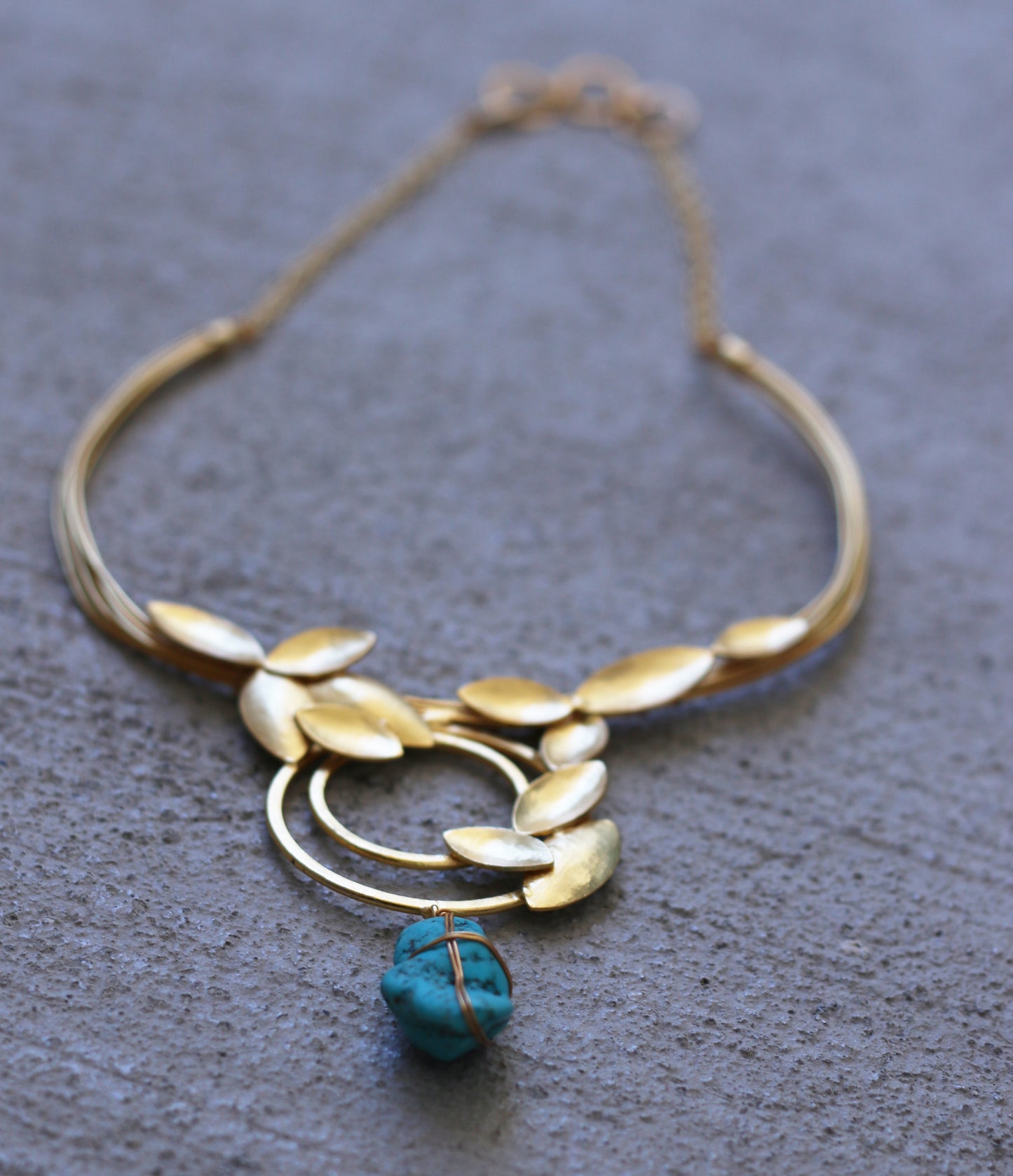 COIL LEAF CHOKER - The Glam Harbor