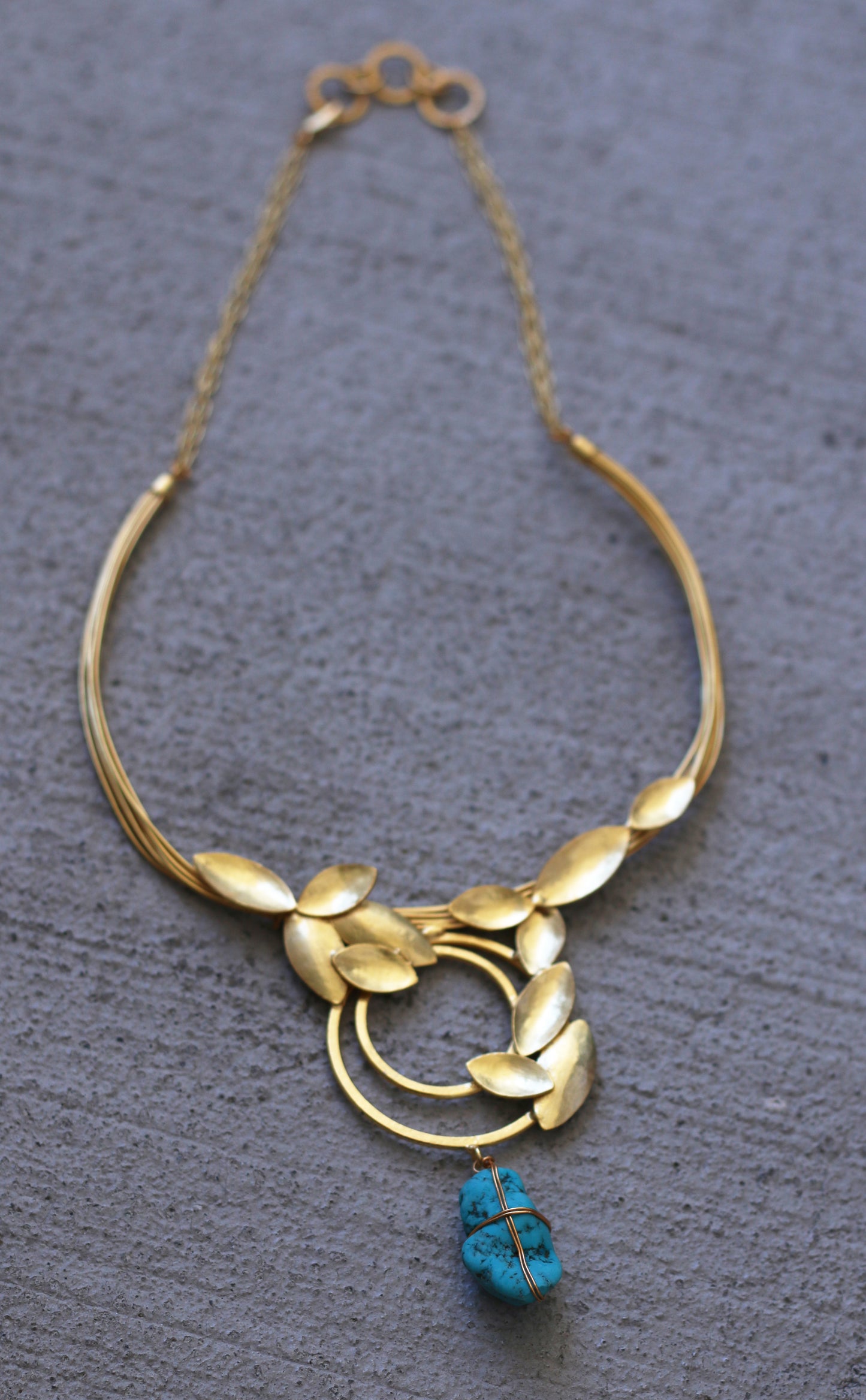 COIL LEAF CHOKER - The Glam Harbor