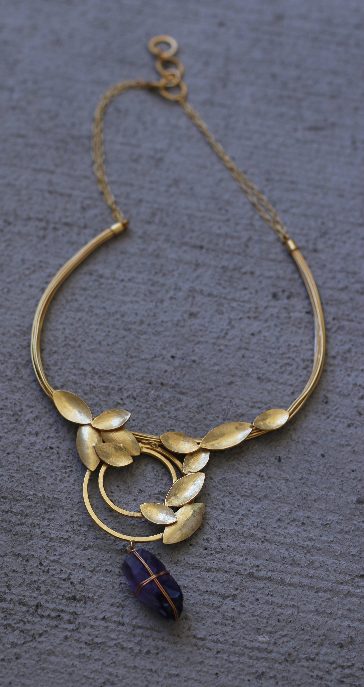 COIL LEAF CHOKER - The Glam Harbor