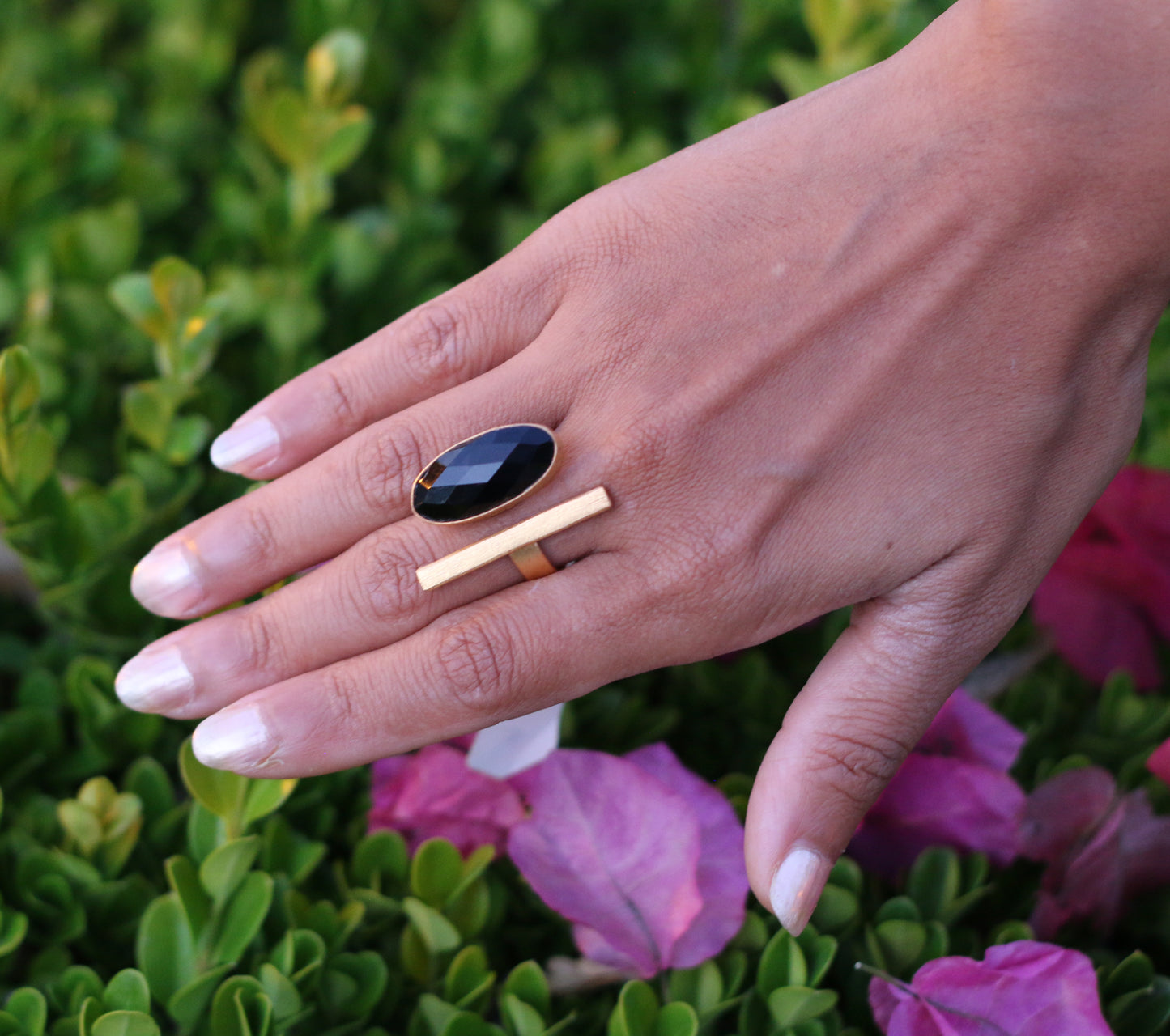 BAR RING 18K GOLD PLATED ADJUSTABLE RING GARNET / BLACK ONYX - The Glam Harbor