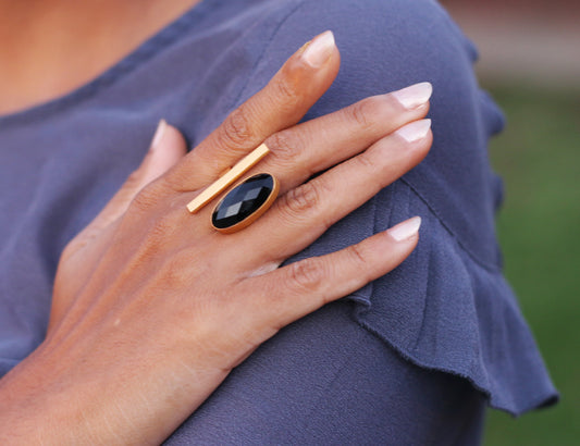 BAR RING 18K GOLD PLATED ADJUSTABLE RING GARNET / BLACK ONYX - The Glam Harbor