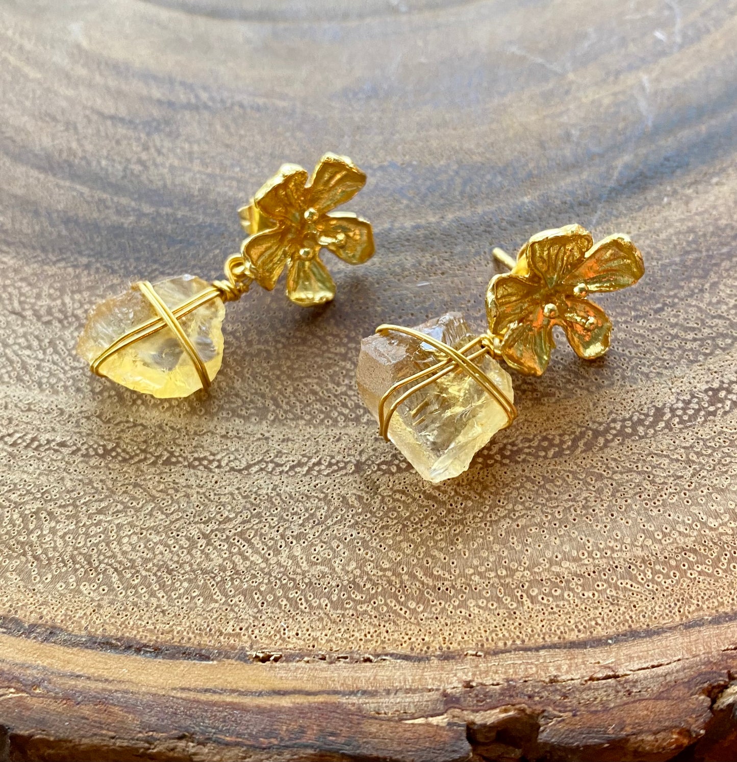 FLORAL BADGE EARRINGS - The Glam Harbor
