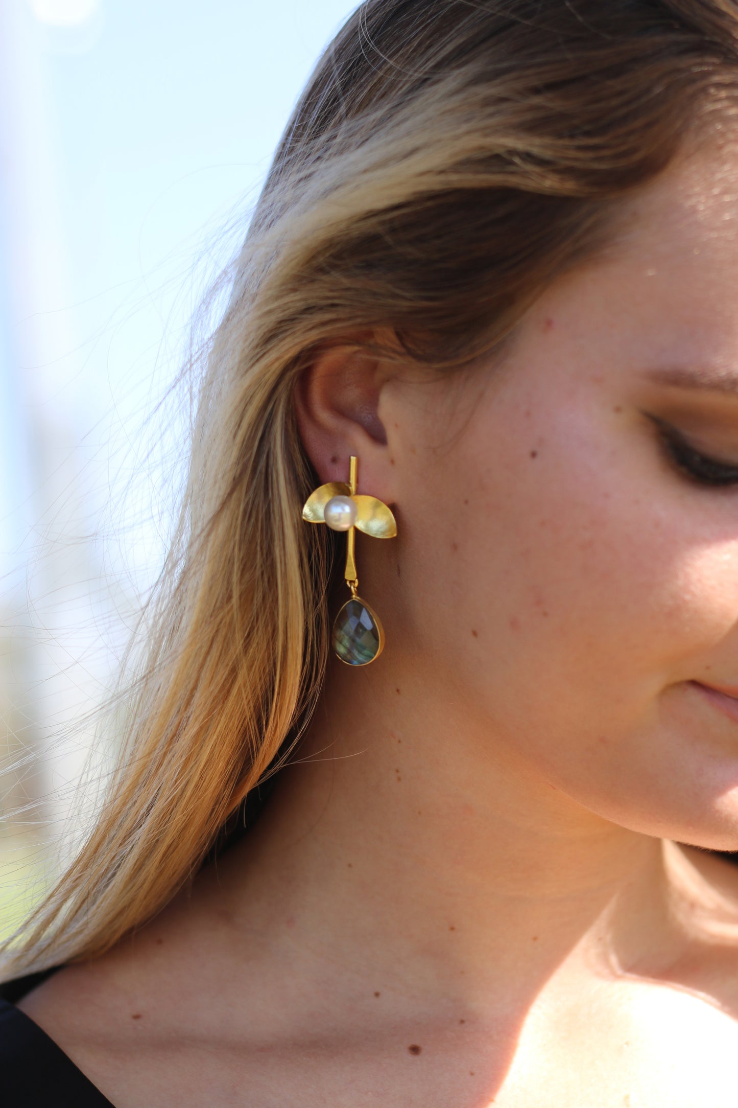 Pearl leaf drop earrings - The Glam Harbor