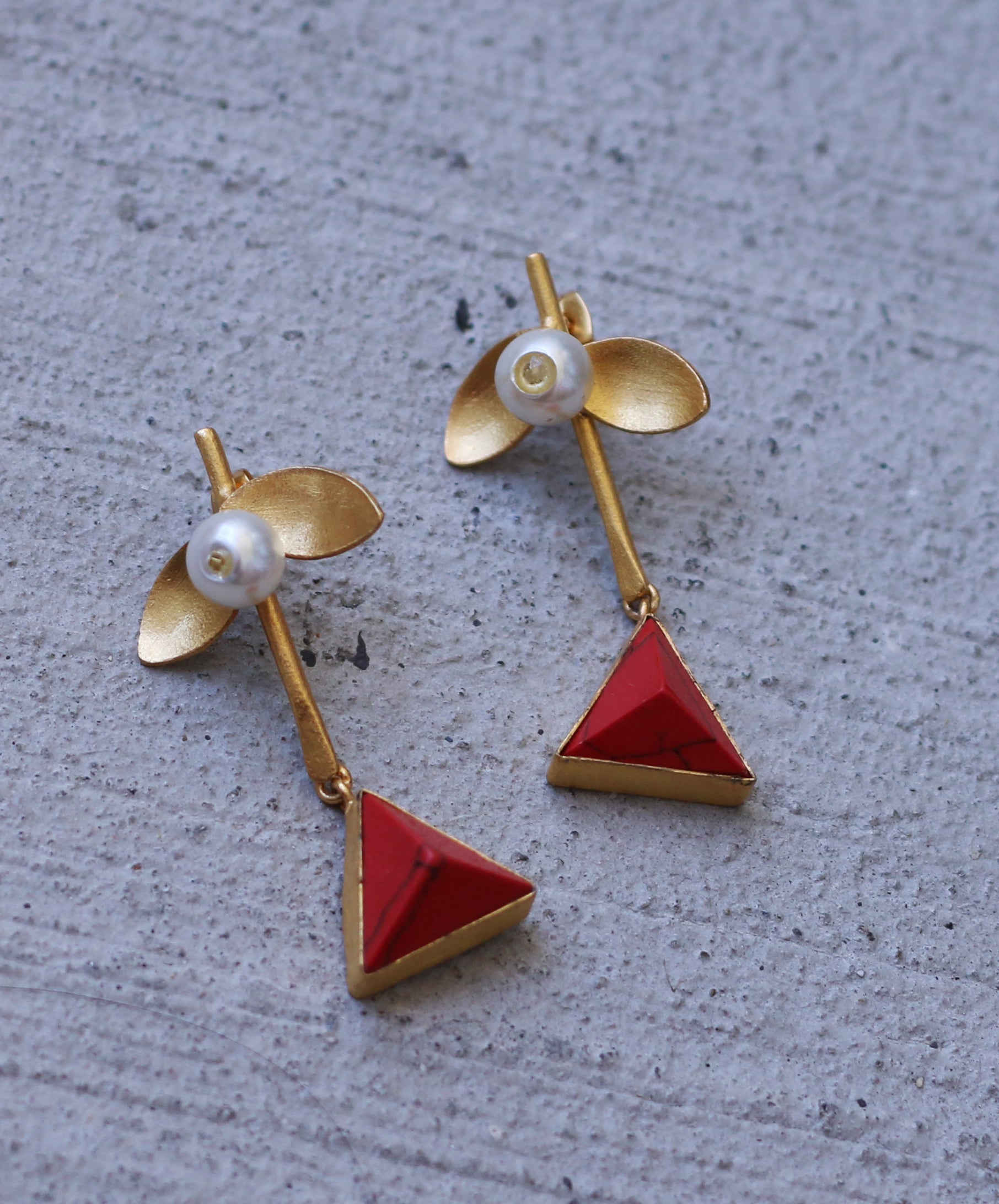 Pearl leaf drop earrings - The Glam Harbor
